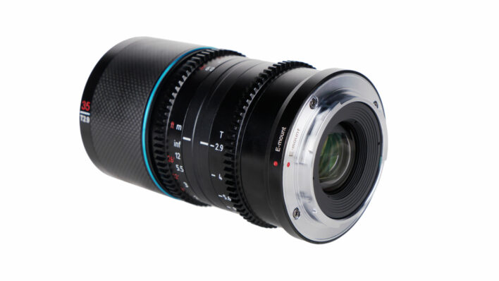 Sirui 35mm T2.9 1.6x Carbon Fiber Anamorphic lens for Sony E Mount (Blue Flare) Anamorphic Lens | Sirui Australia | 3