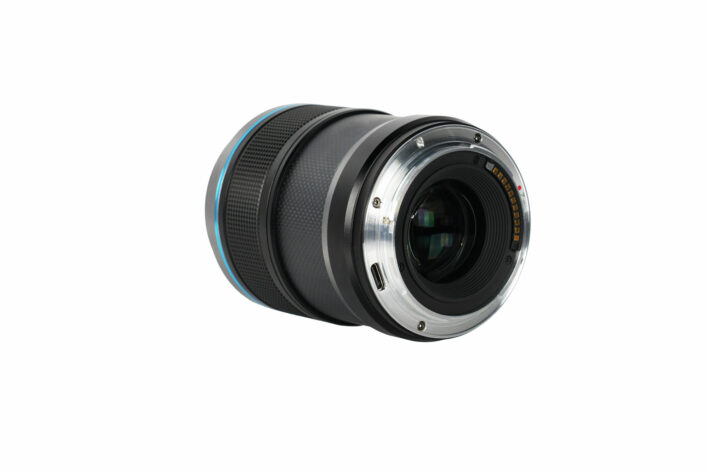 SIRUI Sniper 23mm f1.2 APSC Auto-Focus Lens for Sony E mount – Black/Carbon Sniper Autofocus Lenses | Sirui Australia | 3